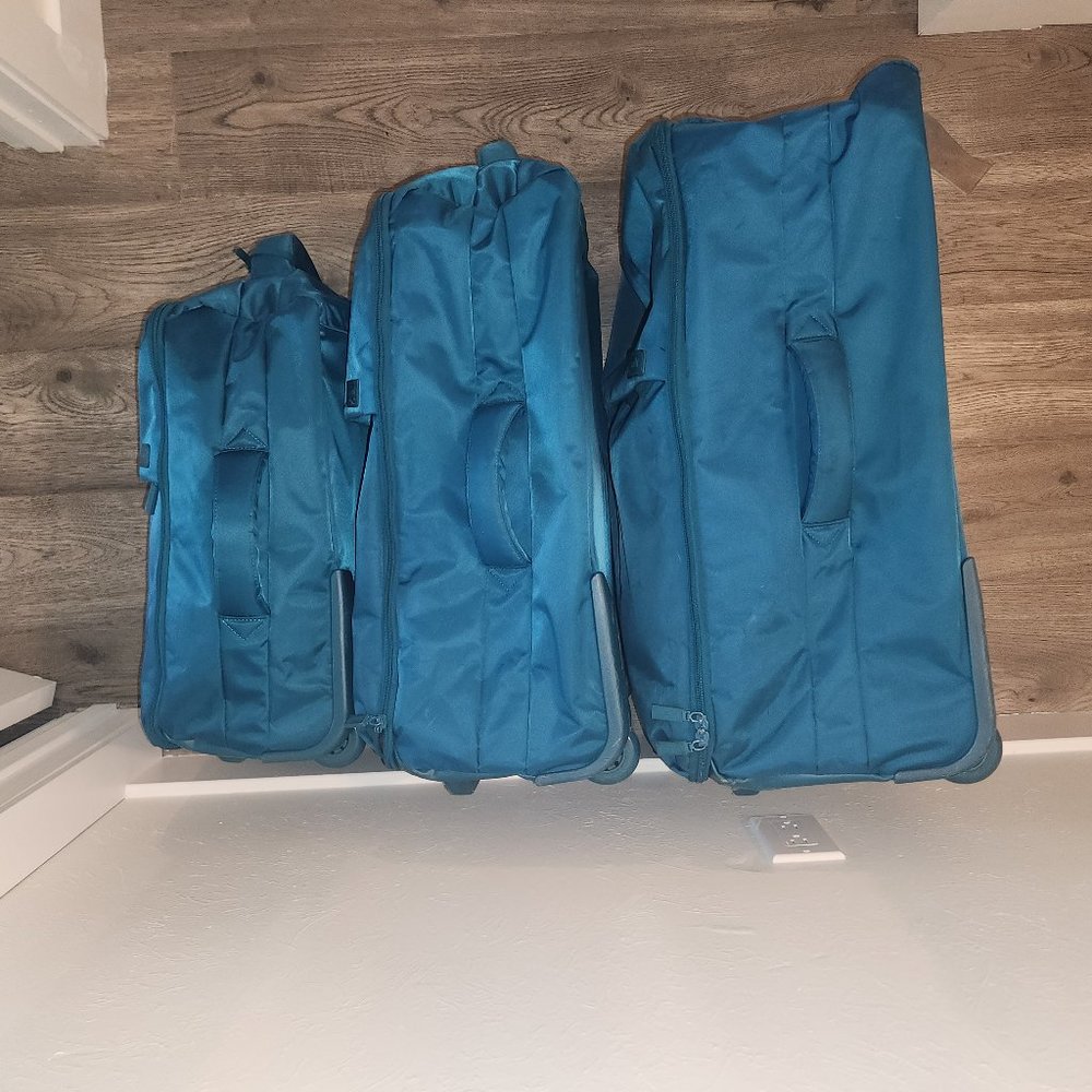 Lipault - Paris: Plume Foldable Blue Luggage Set (relist)
